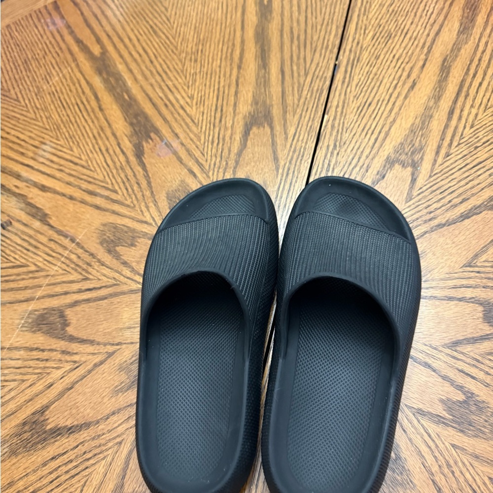 Dick’s Sporting GoodsClassic Black Slide Sandals